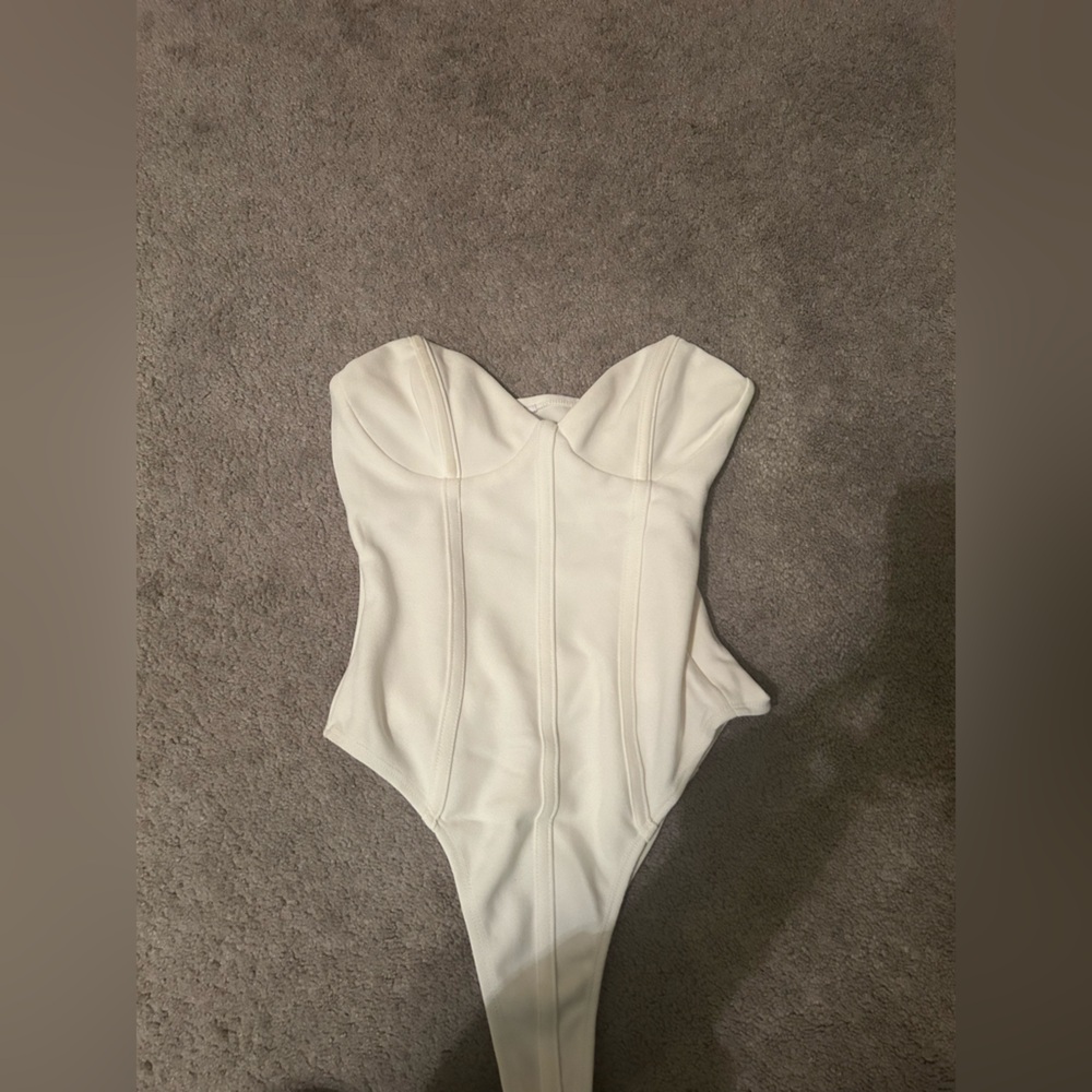 Princess Polly White Strapless Body Suit (Size 4 or small)